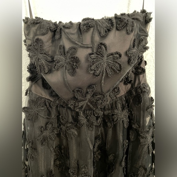 Selfie Leslie DORI FLORAL EMBELLISHED MIDI DRESS BLACK Angel Biba Medium Wedding - Picture 6 of 13